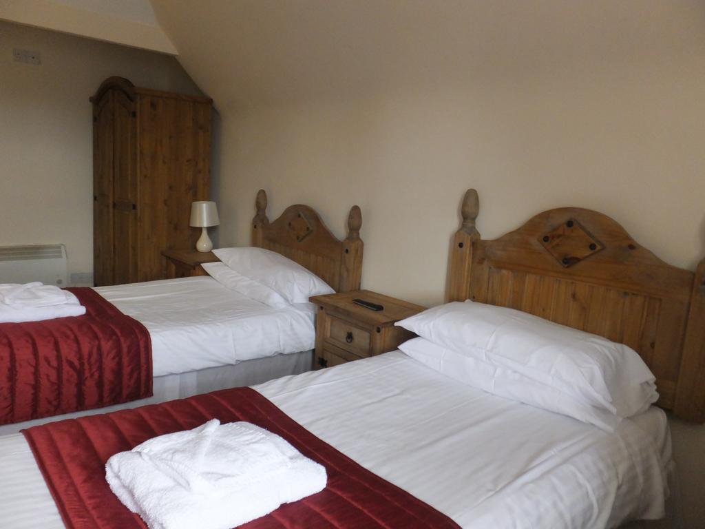 Novar Arms Hotel Evanton Exterior photo